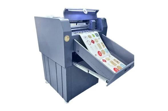 Режущий плоттер с АВТОподачей листов и СЕРВОдвигателями SKYCUT A3 MAX5 (servo label cutter) (2 инструмента) + стенд