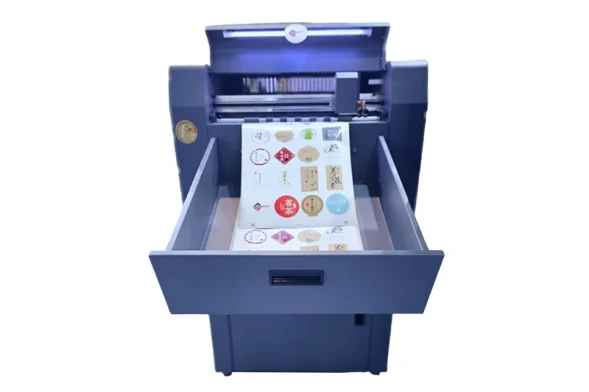 Режущий плоттер с АВТОподачей листов и СЕРВОдвигателями SKYCUT A3 MAX5 (servo label cutter) (2 инструмента) + стенд